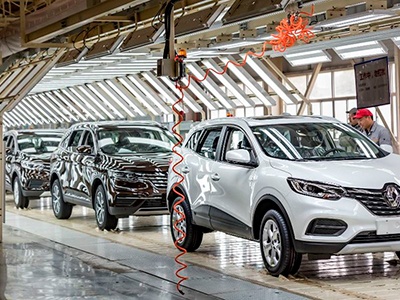 Renault y otros despiertan sus plantas